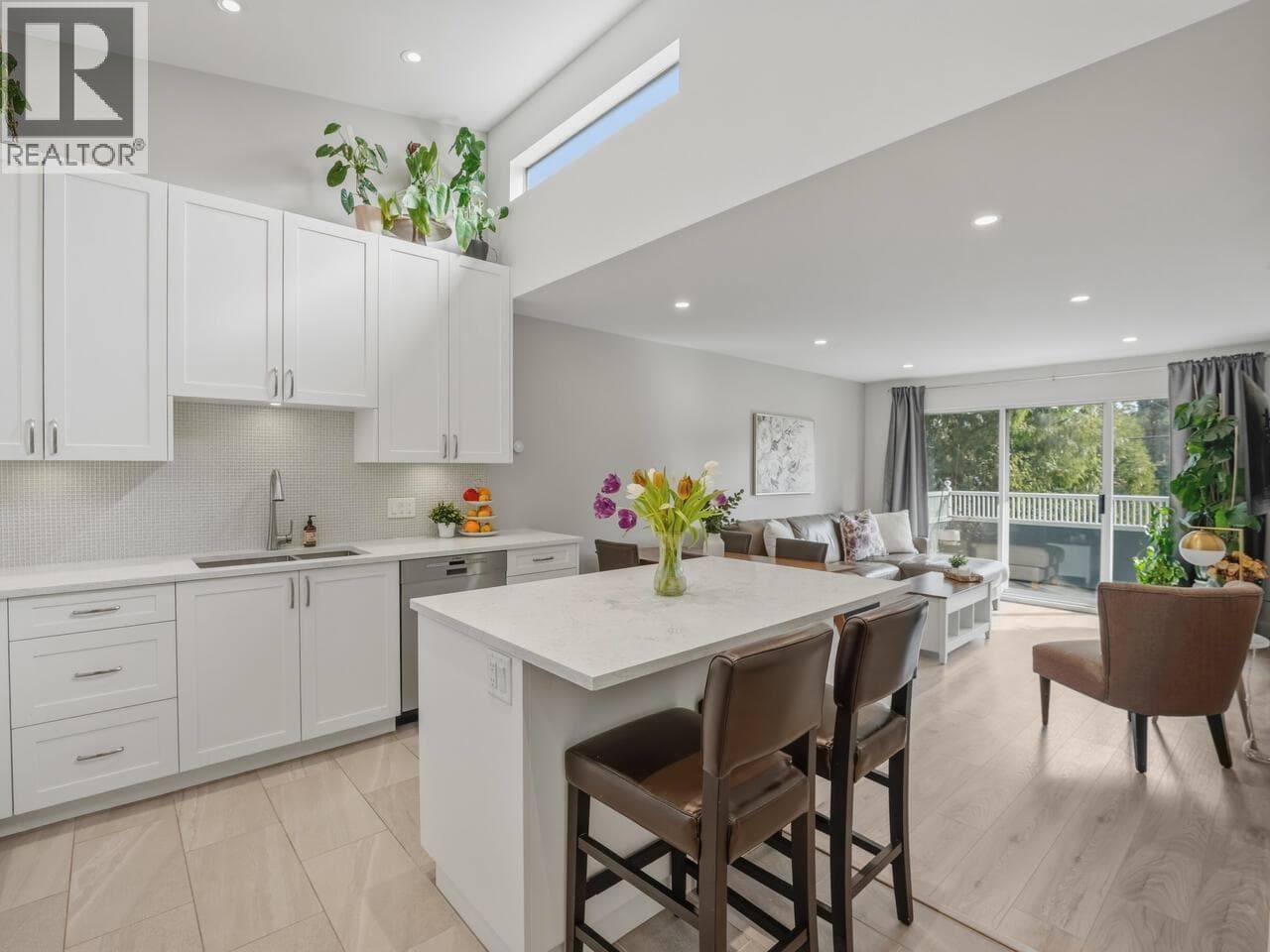 305 3875 W 4TH AVENUE