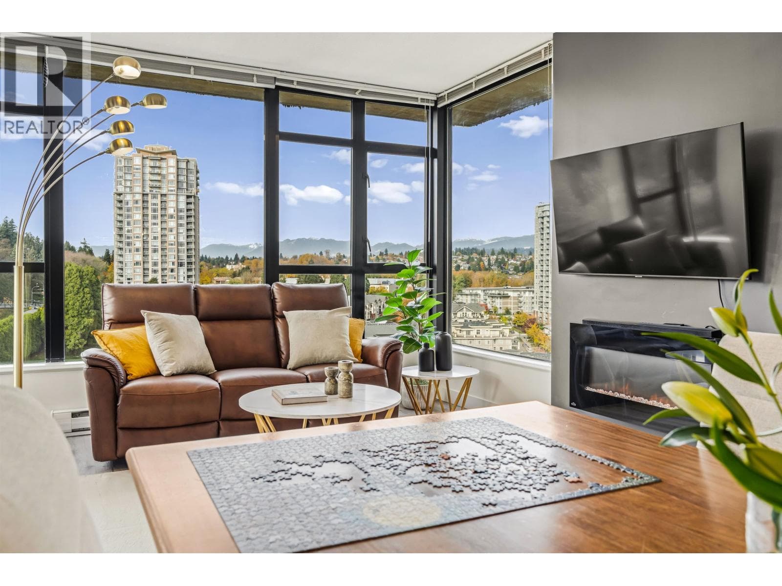 1701 15 E ROYAL AVENUE