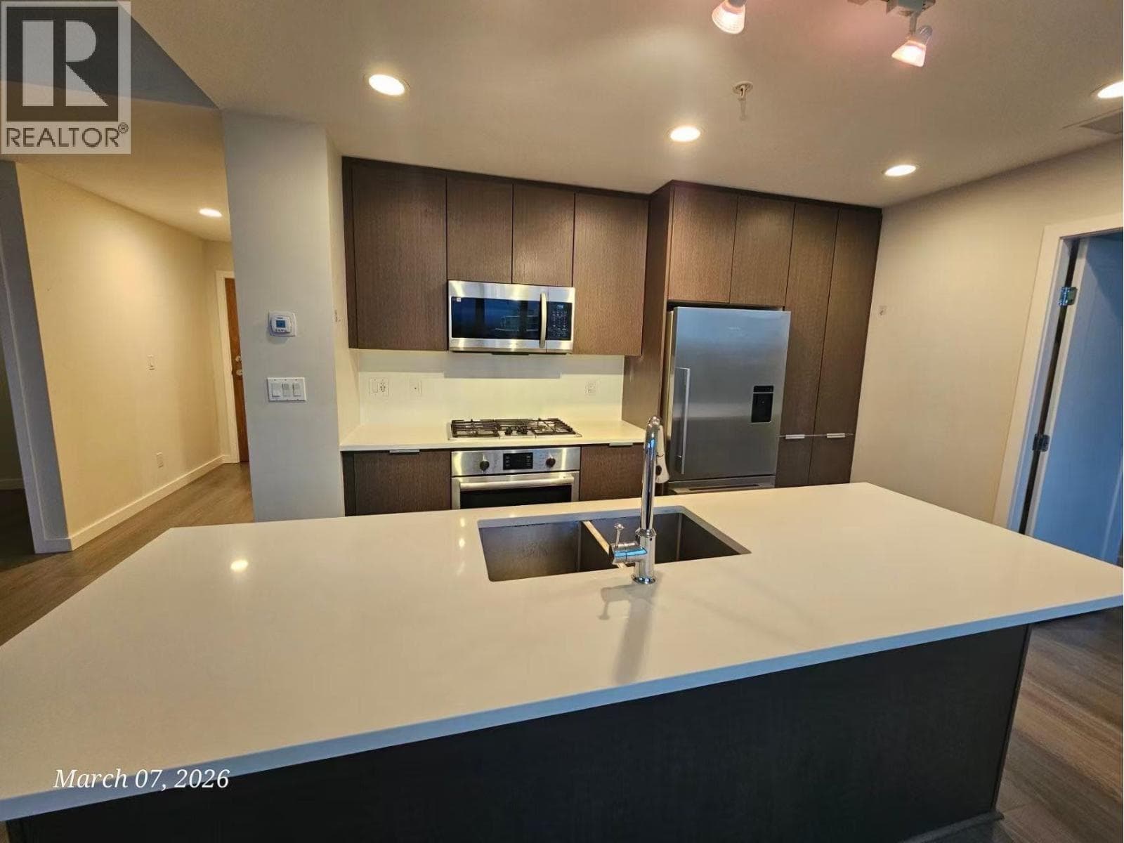 1605 3333 SEXSMITH ROAD