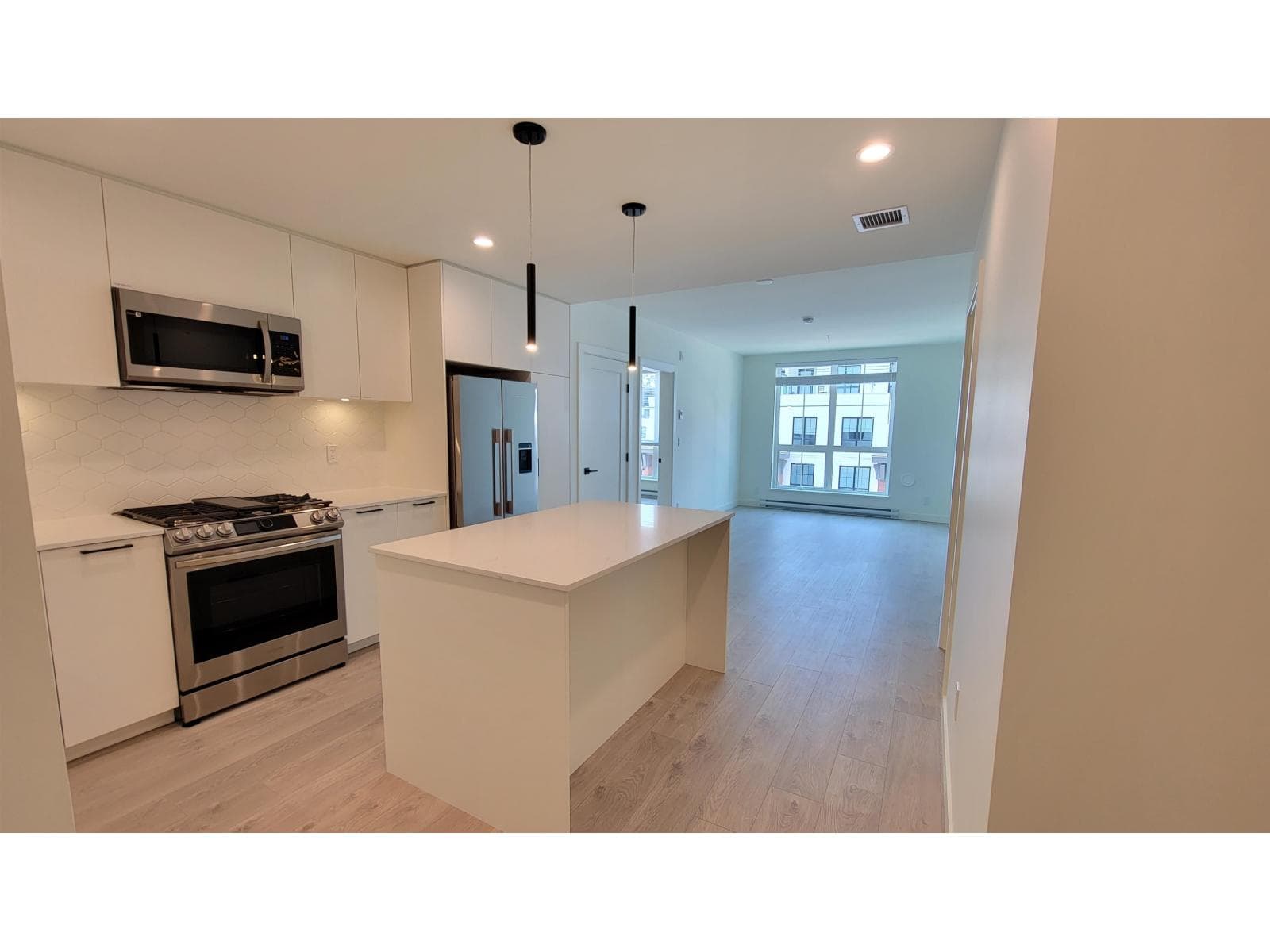 215 8380 200A STREET