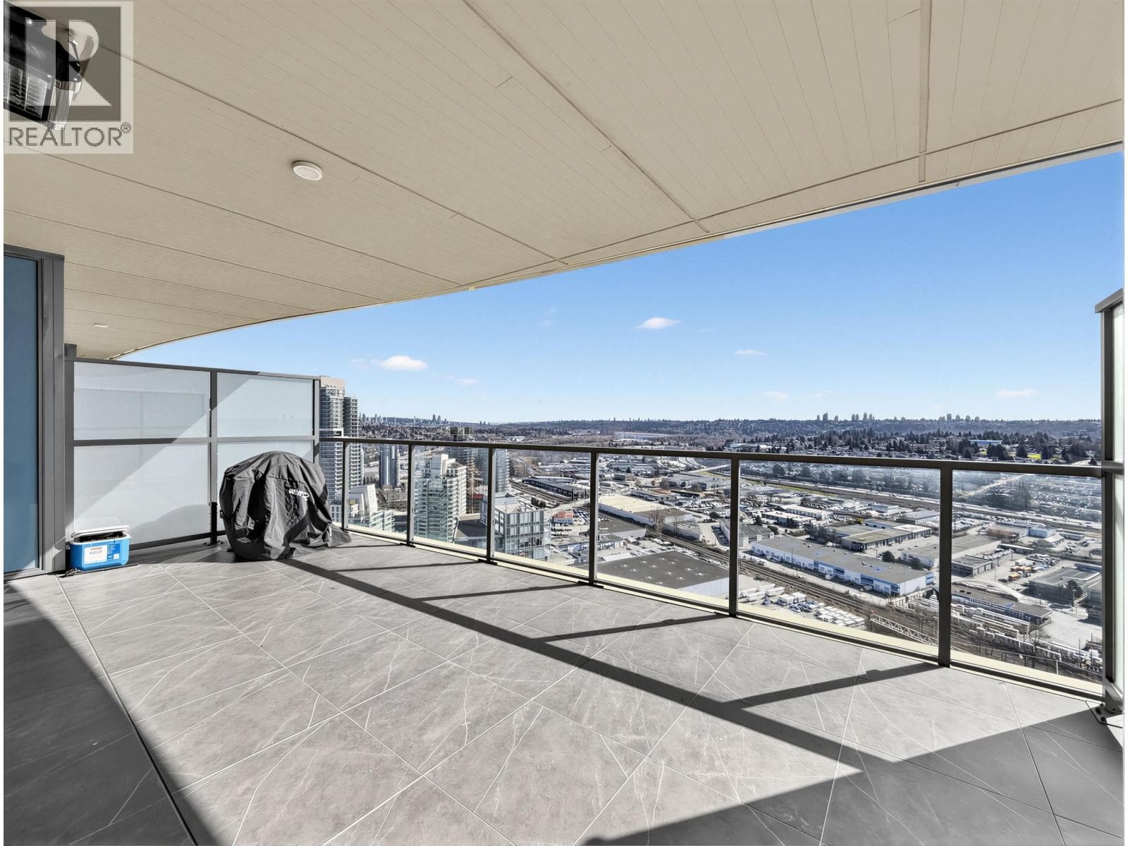 3301 4890 LOUGHEED HIGHWAY