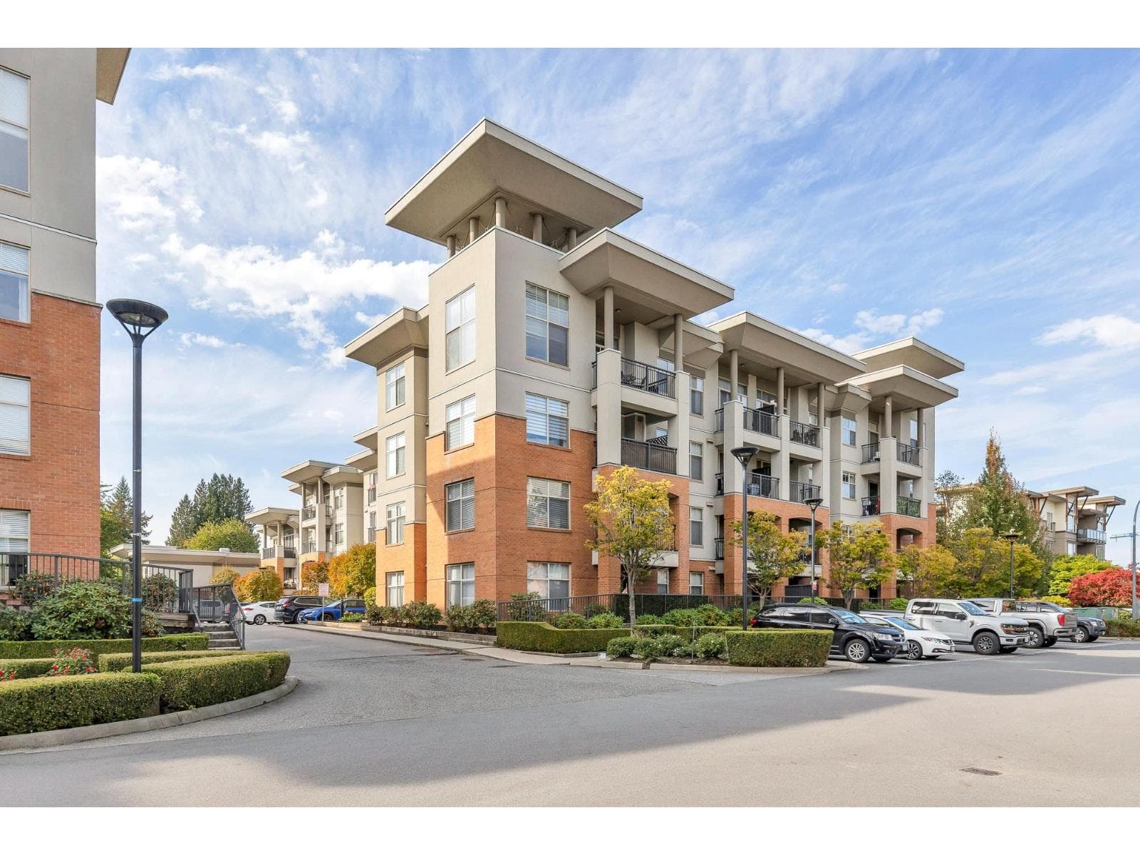 216 33546 HOLLAND AVENUE