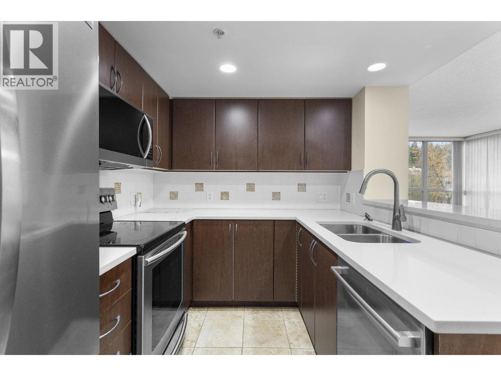 602 290 NEWPORT DRIVE