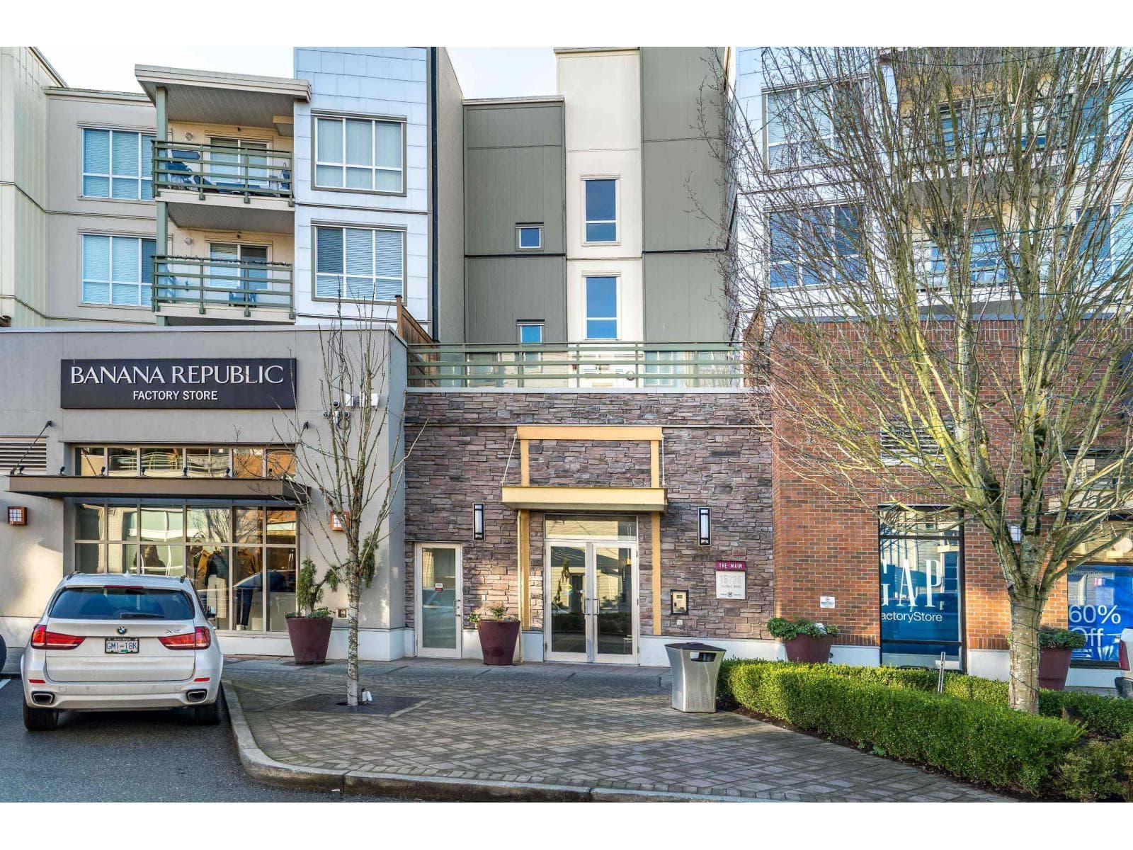 220 15735 CROYDON DRIVE