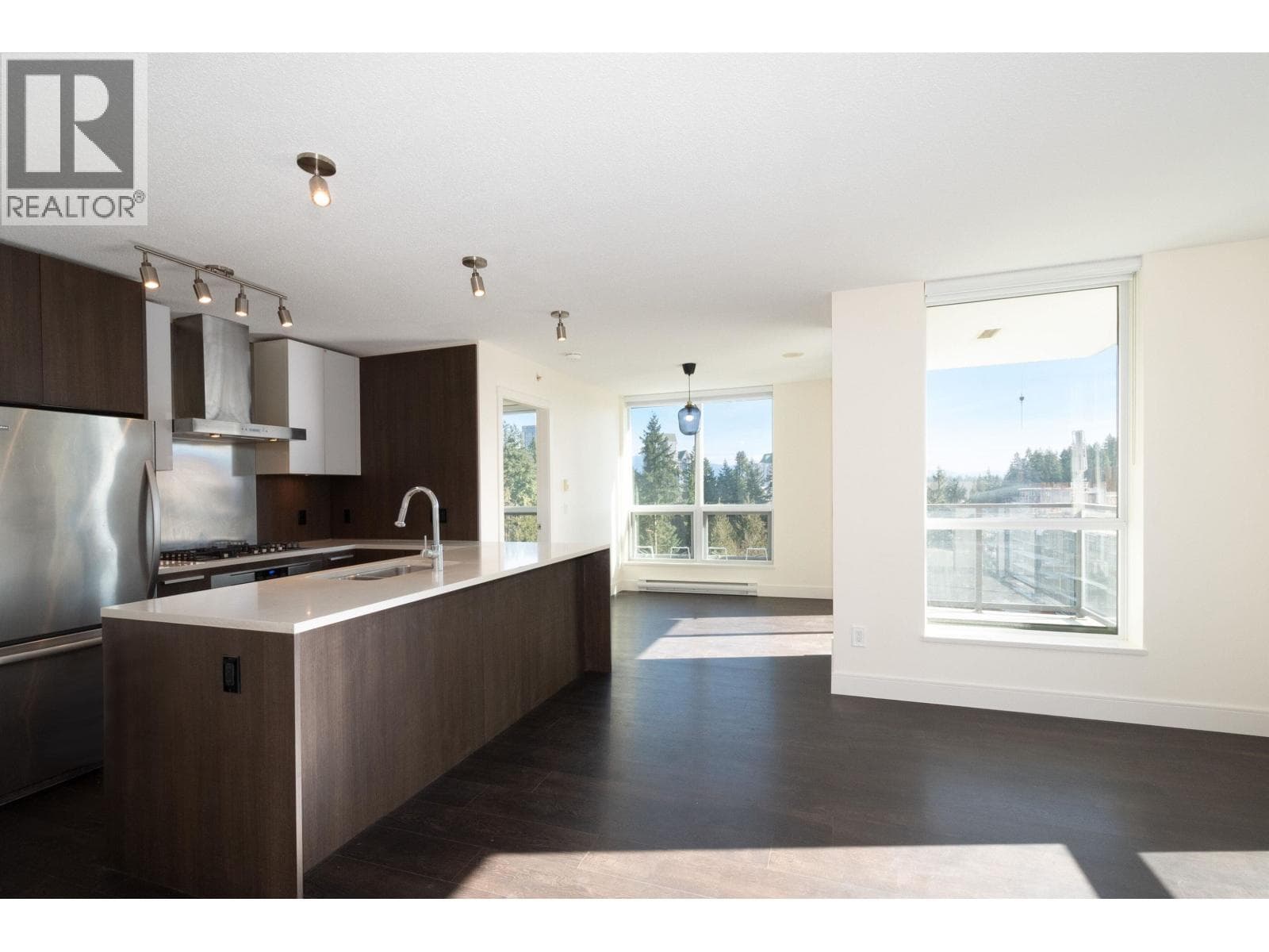 1205 3007 GLEN DRIVE