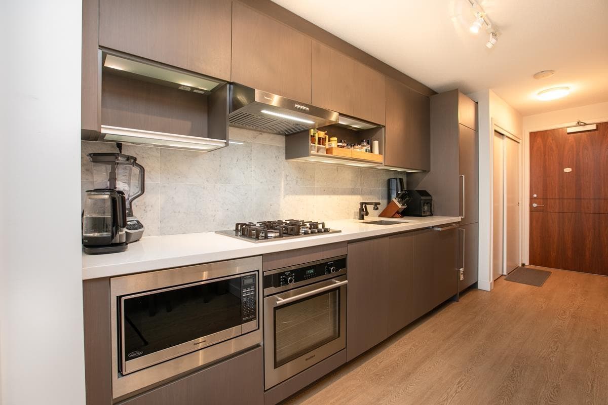 1805 13696 100 AVENUE