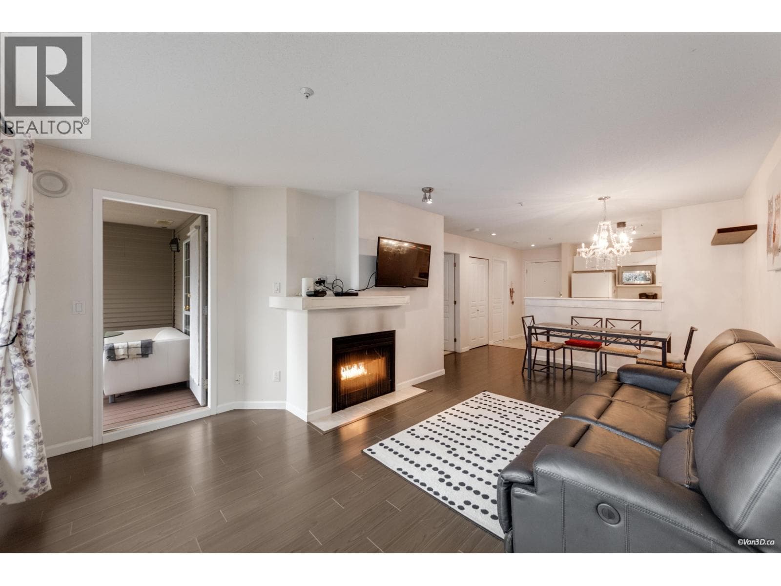 112 1242 TOWN CENTRE BOULEVARD