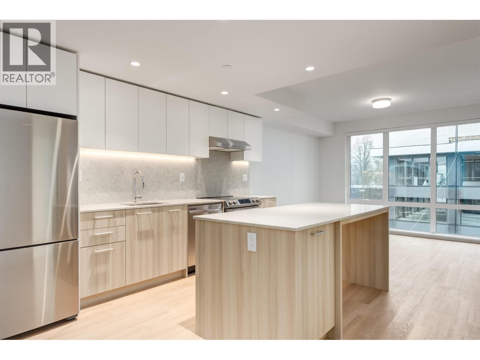 522 126 21ST ST E STREET