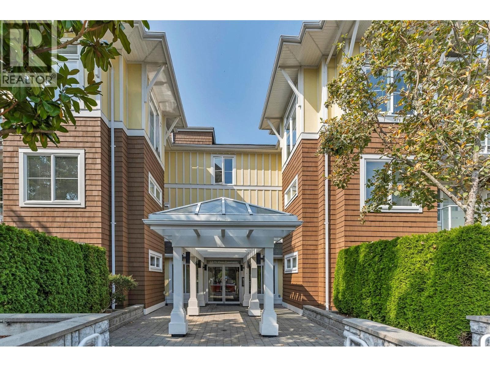 210 1375 VIEW CRESCENT