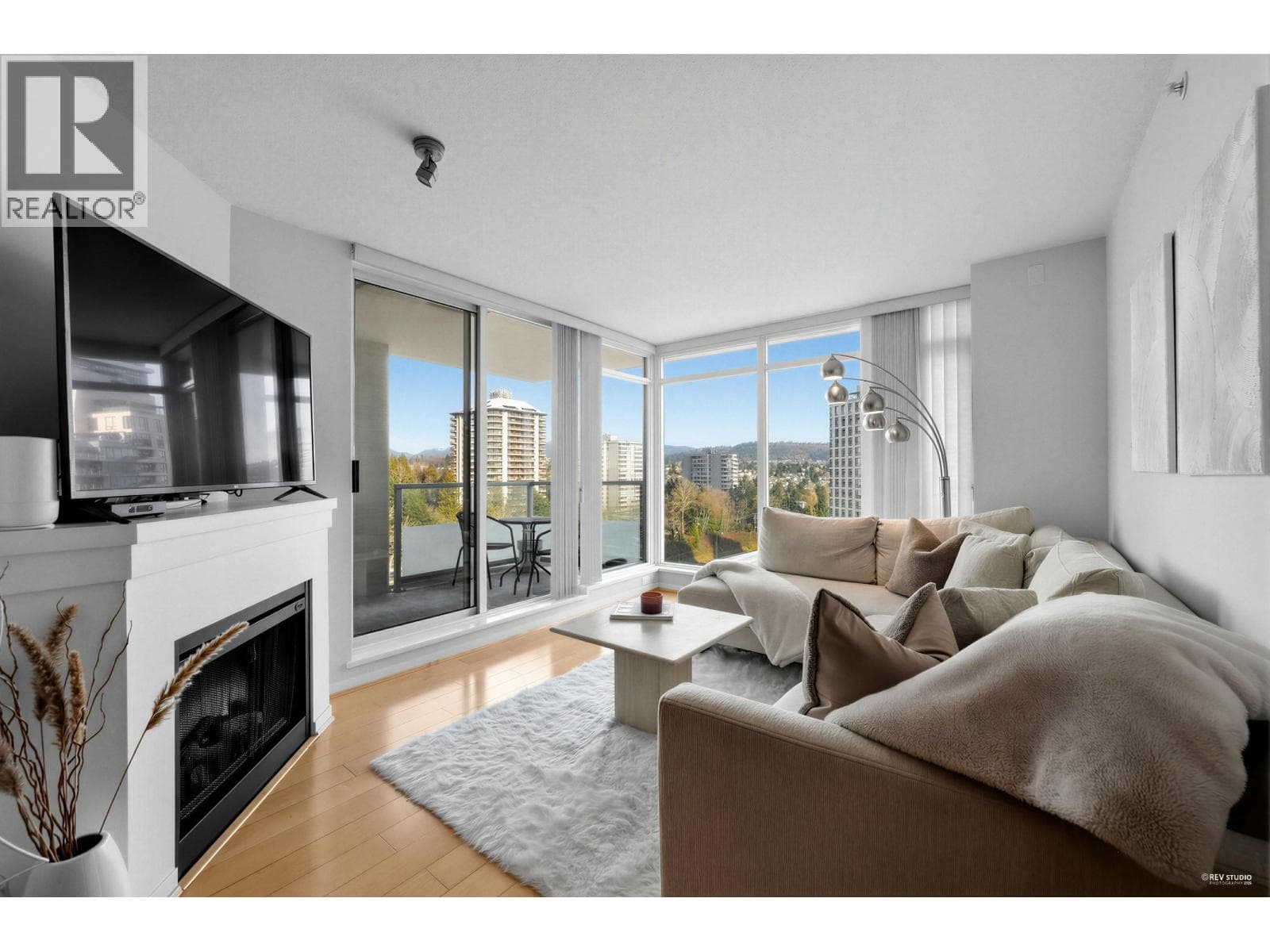 2005 2133 DOUGLAS ROAD