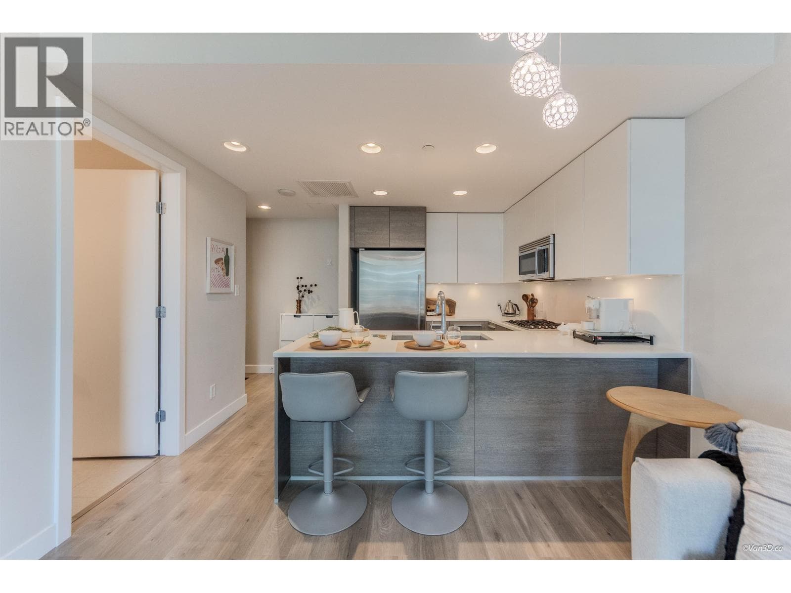 706 2008 ROSSER AVENUE