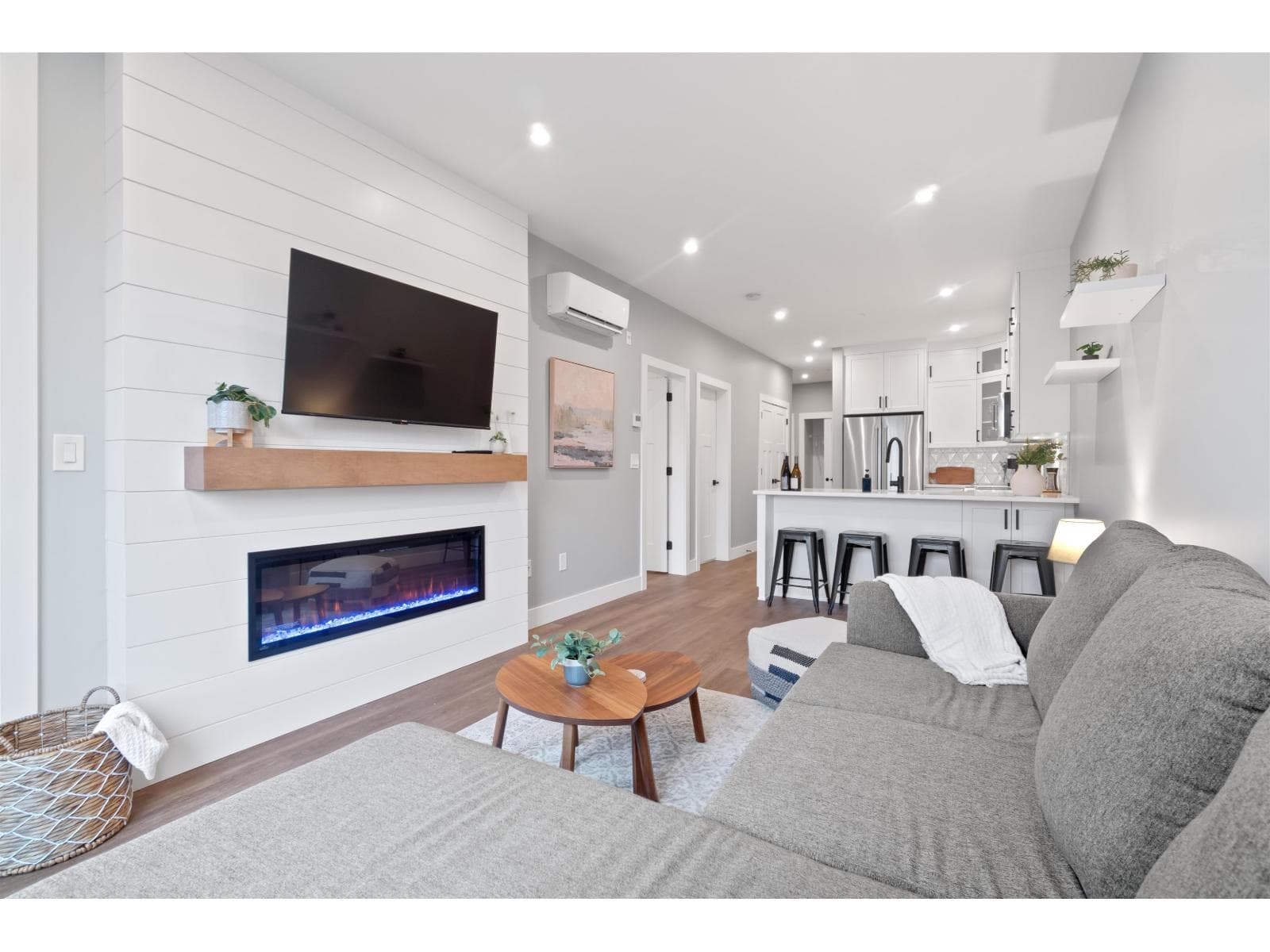 106 470 ESPLANADE AVENUE, Harrison Hot Springs