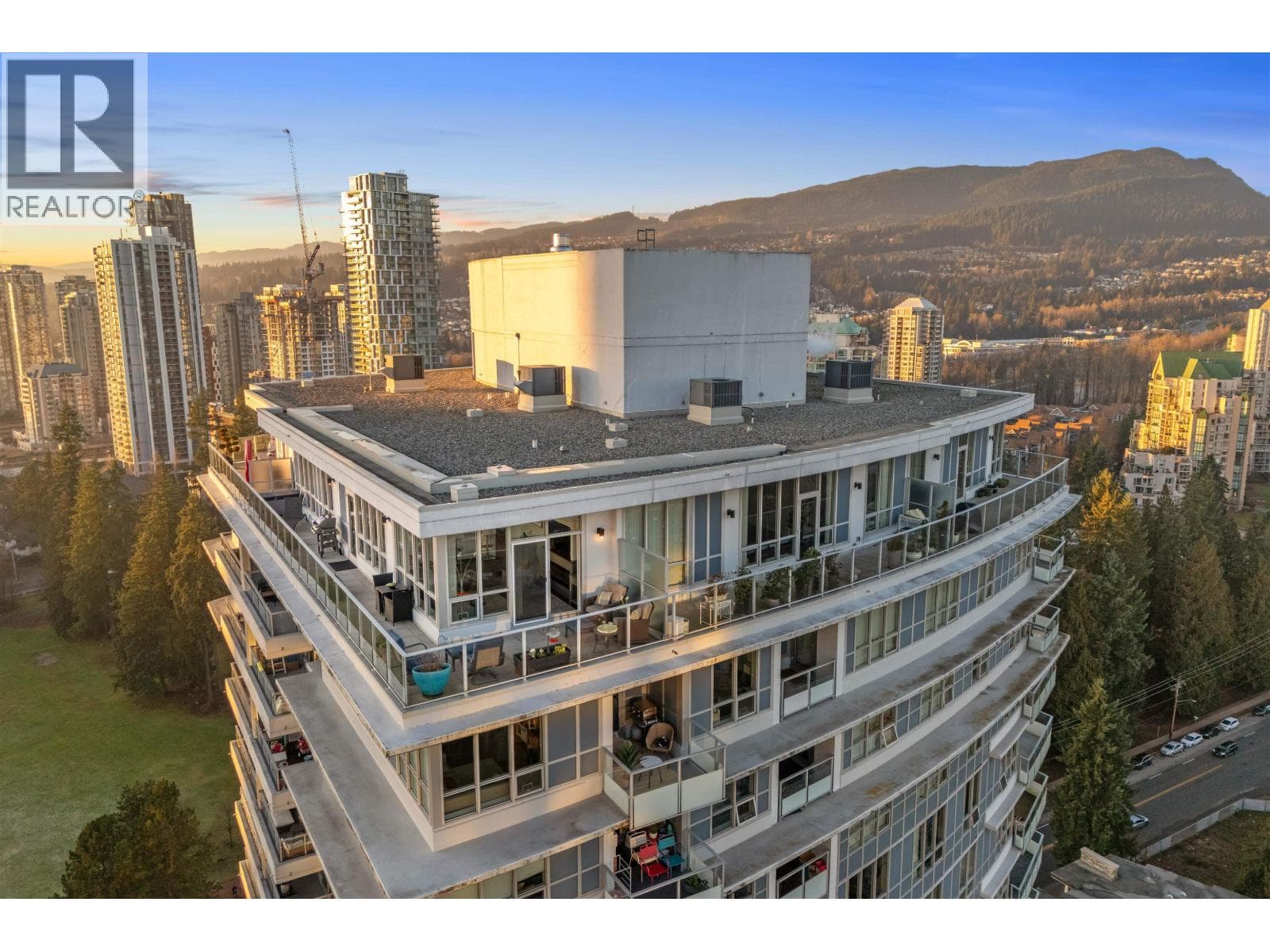 2903 3093 WINDSOR GATE