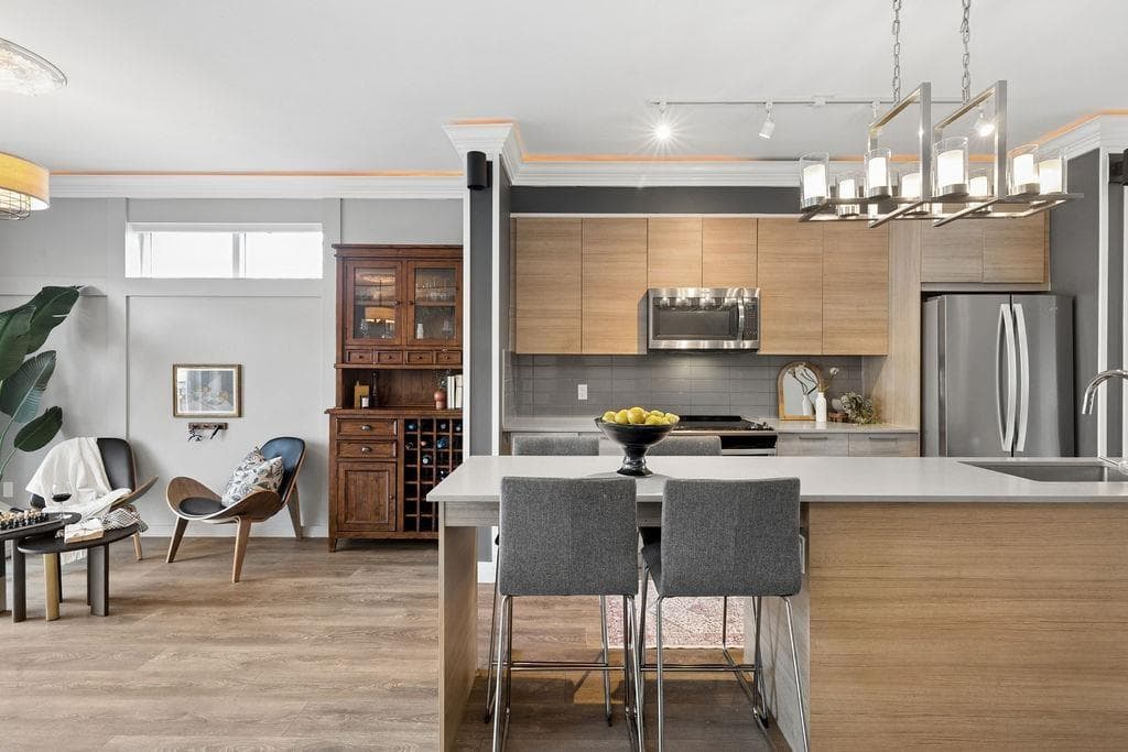 701 18505 LAURENSEN PLACE