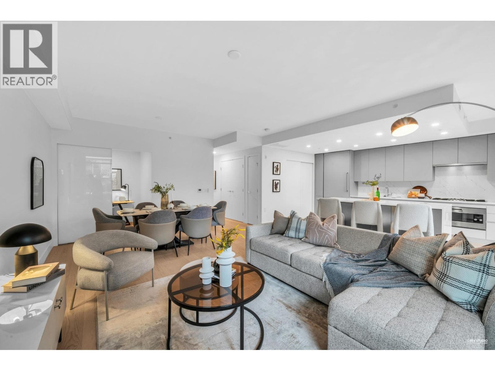 301 1331 MARINE DRIVE