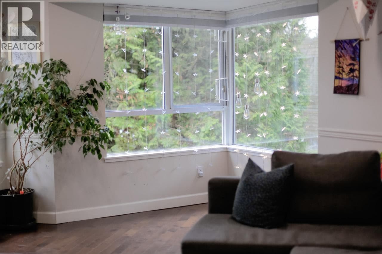 221 1215 LANSDOWNE DRIVE