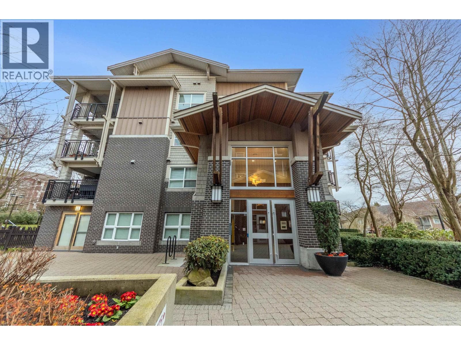 318 5775 IRMIN STREET