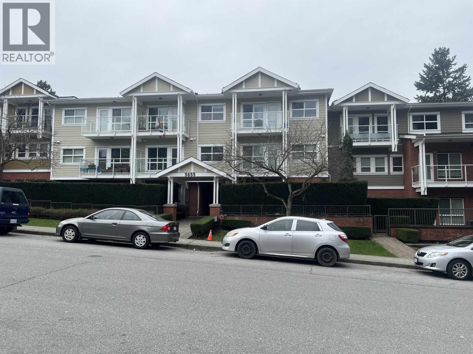 112 5655 INMAN AVENUE