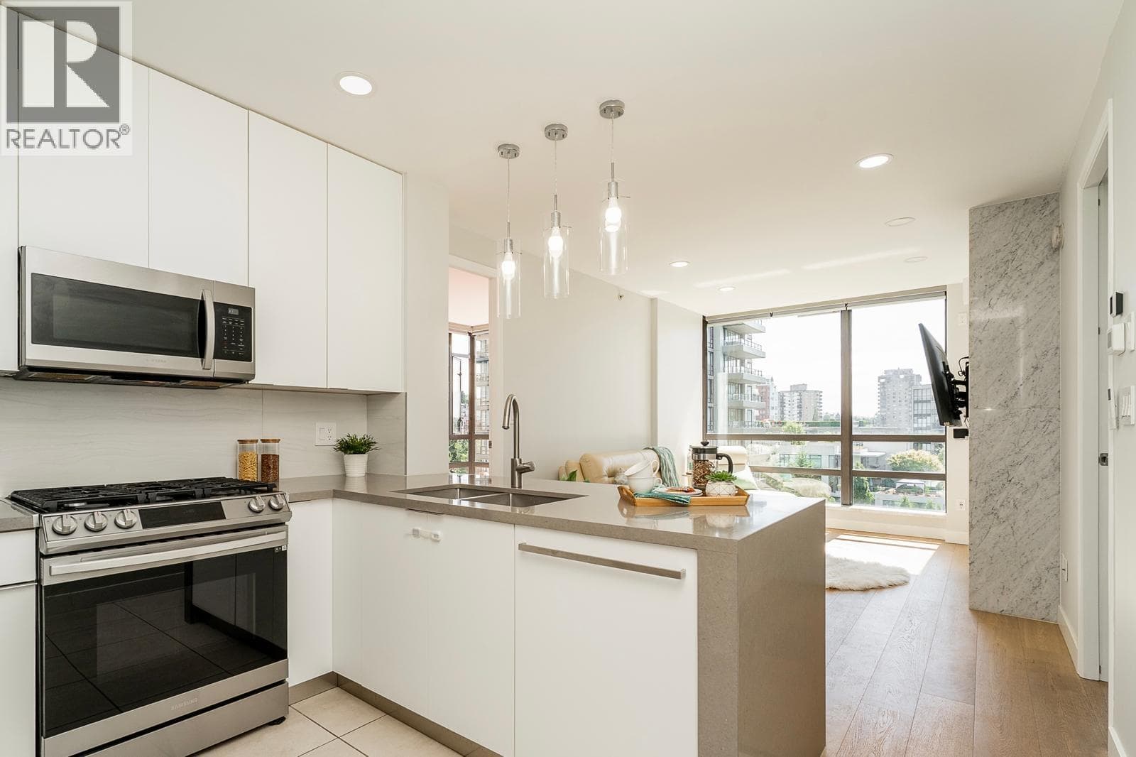 1002 170 W 1ST STREET