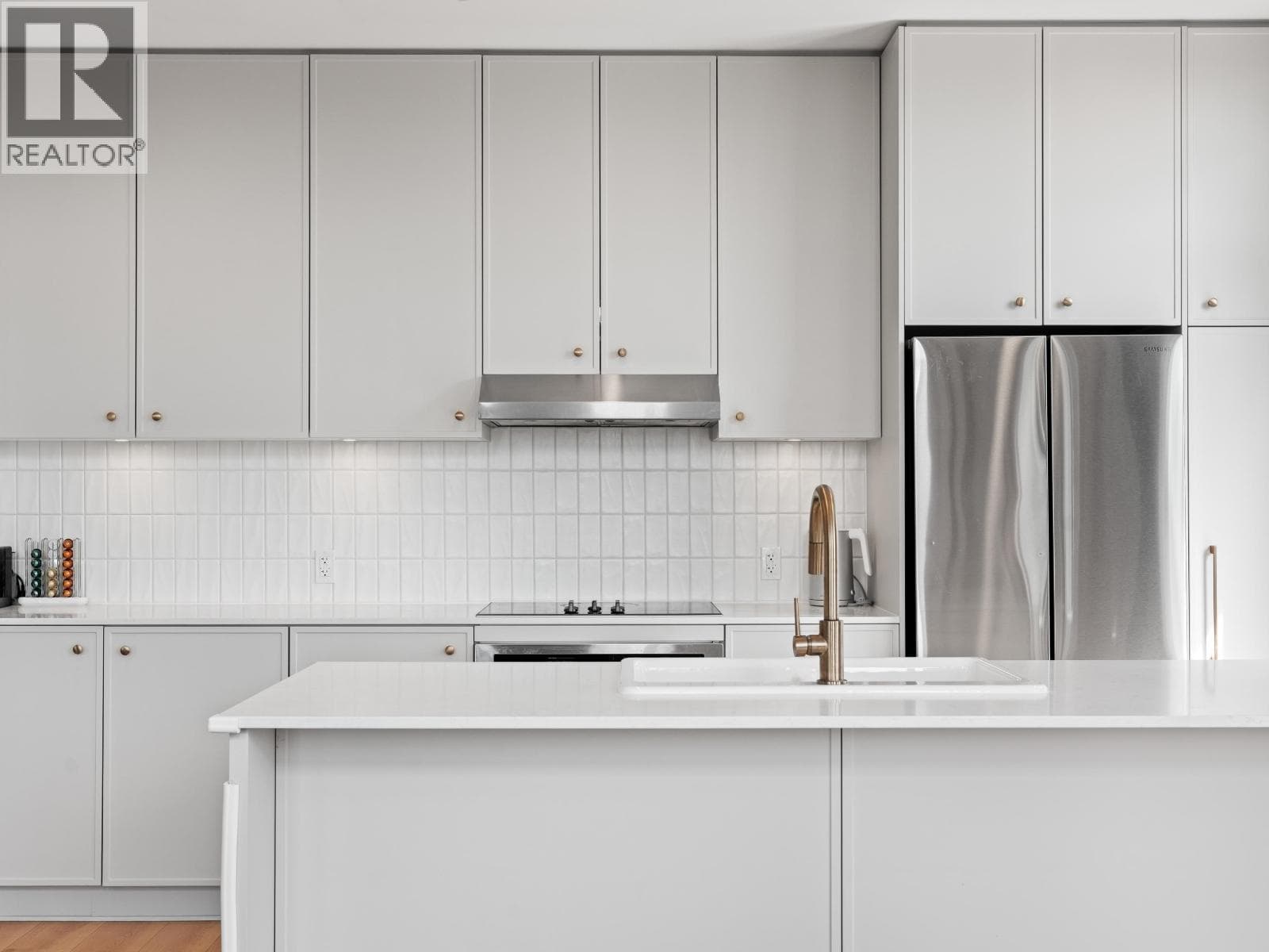 405 708 EDGAR AVENUE