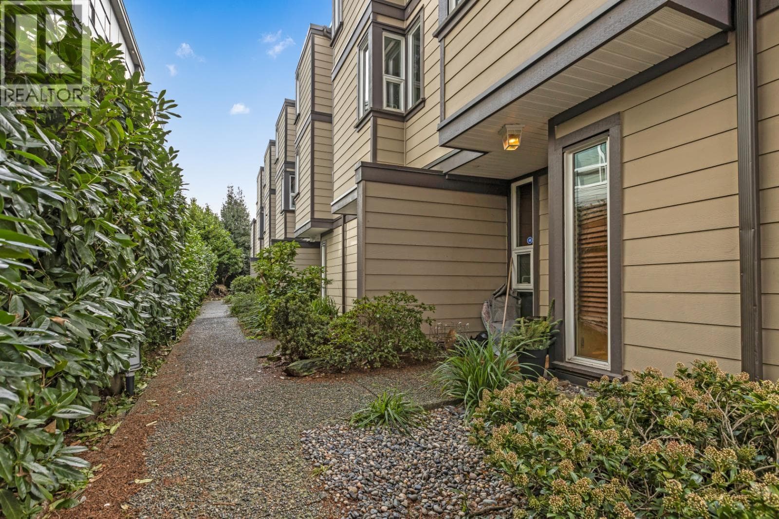 5 1535 ST. GEORGES AVENUE