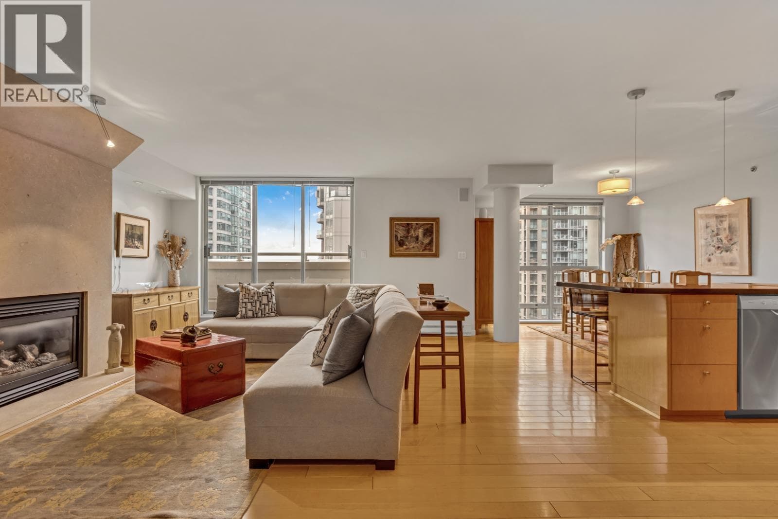 1404 819 HAMILTON STREET