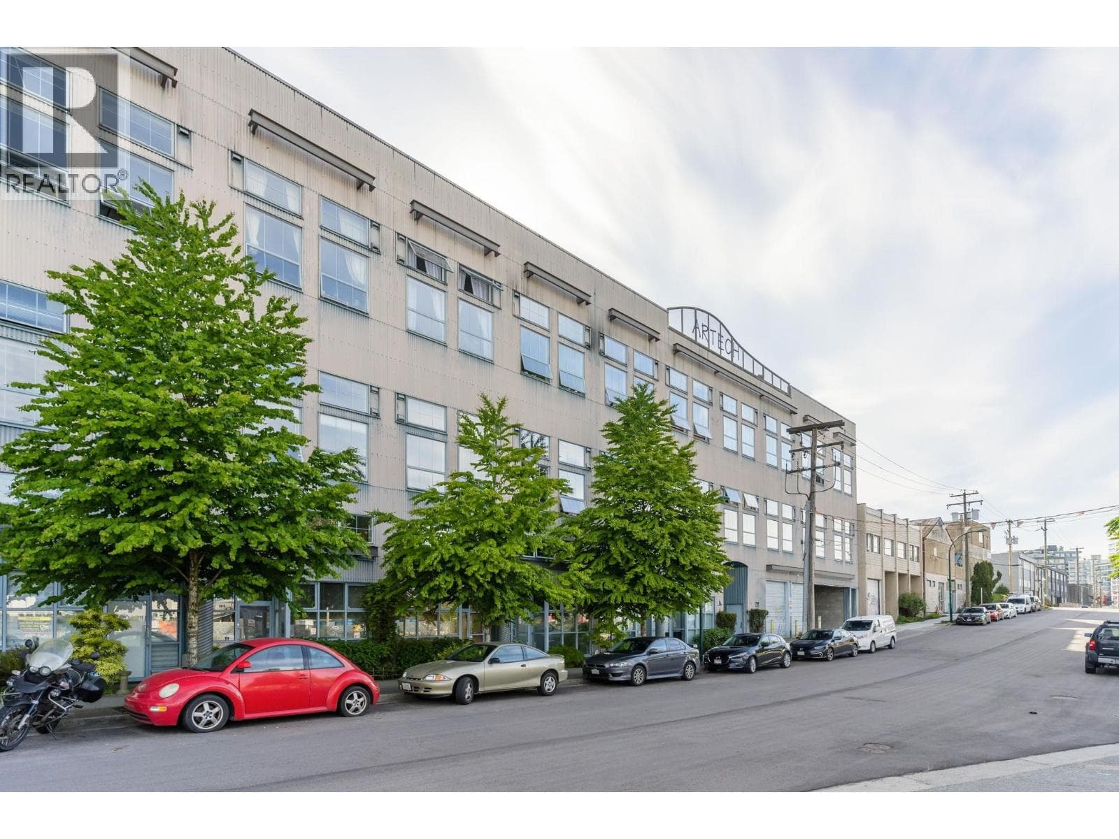 211 336 E 1ST AVENUE