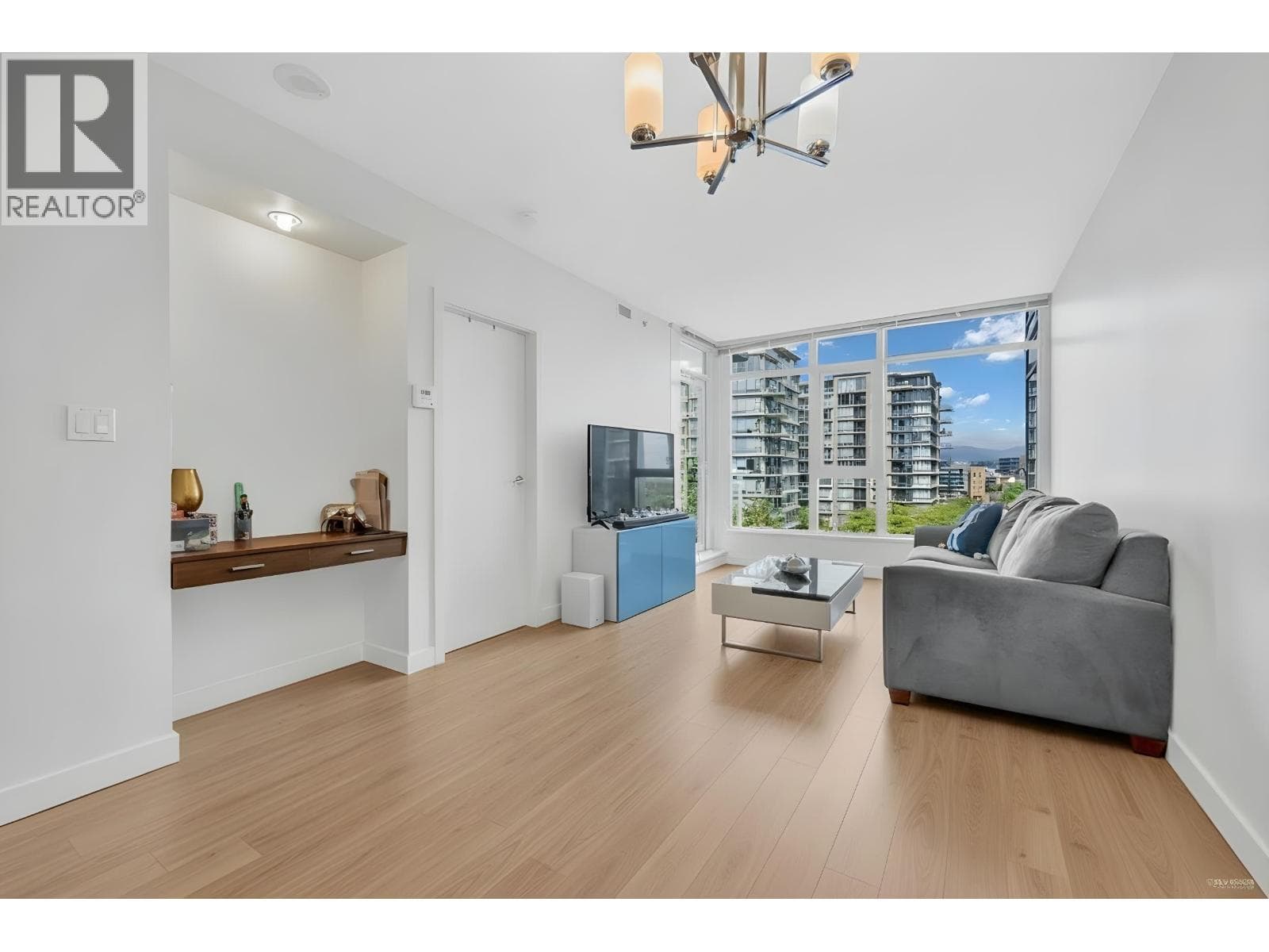 1009 7373 WESTMINSTER HIGHWAY