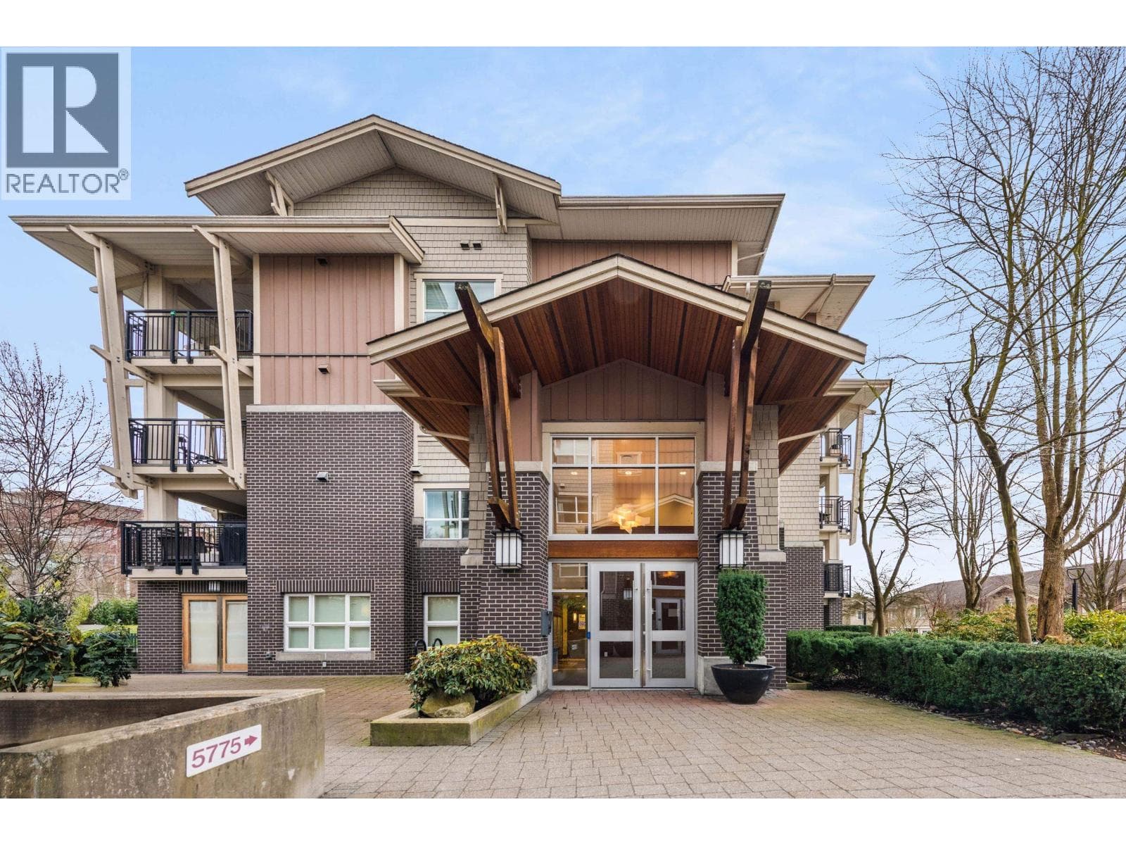 211 5775 IRMIN STREET