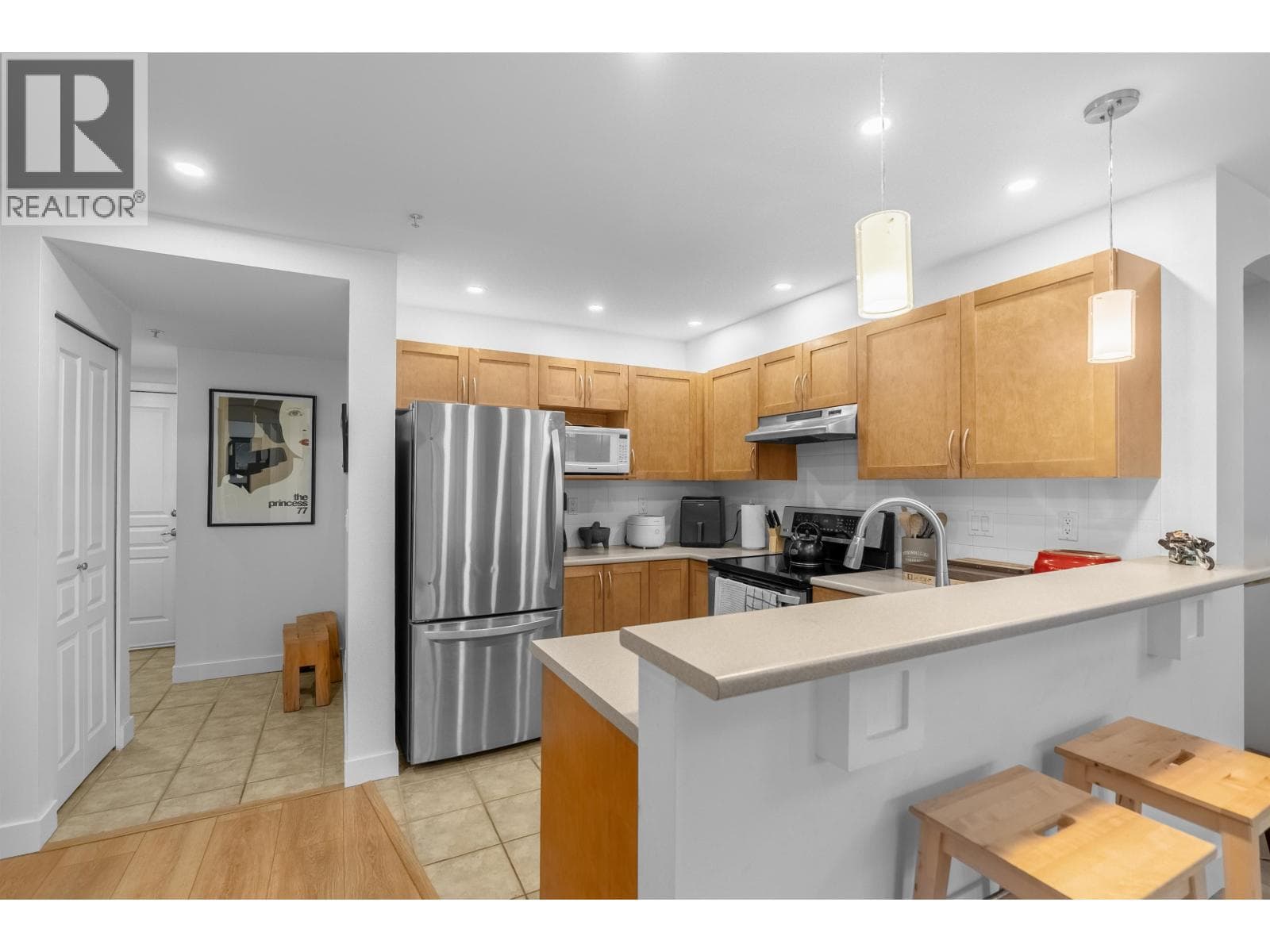 302 333 E 1ST STREET