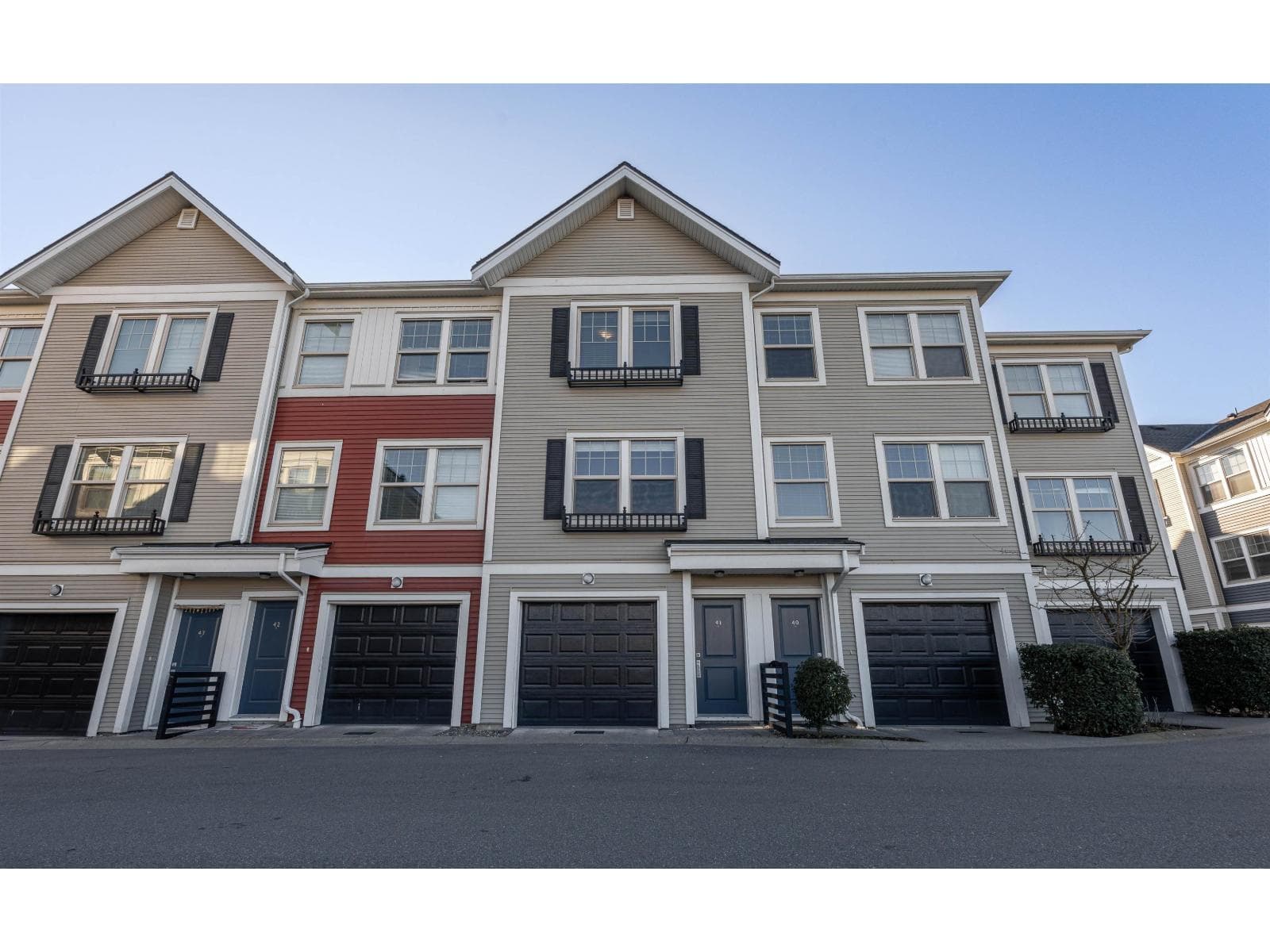 41 32633 SIMON AVENUE