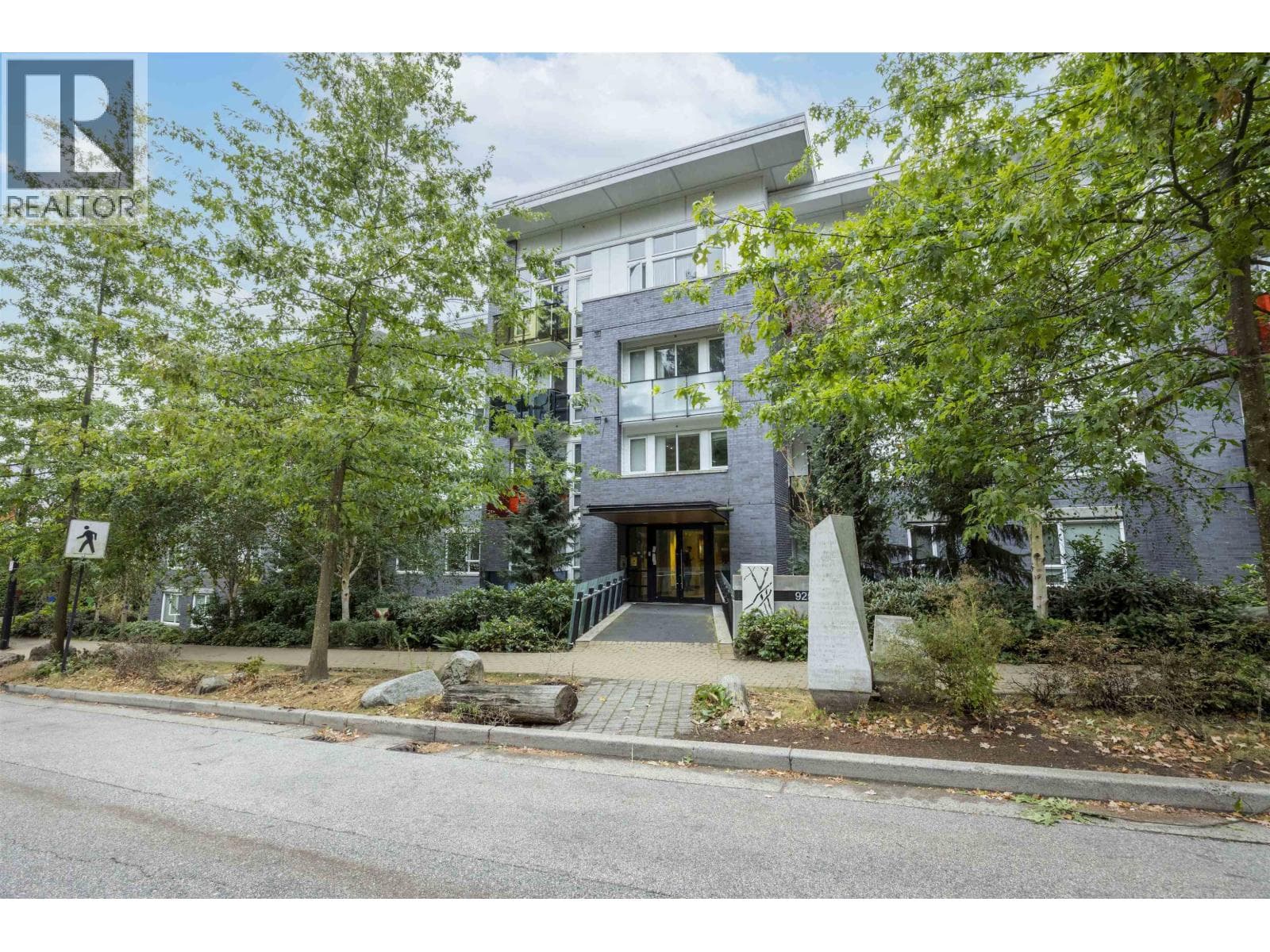 201 9250 UNIVERSITY HIGH STREET