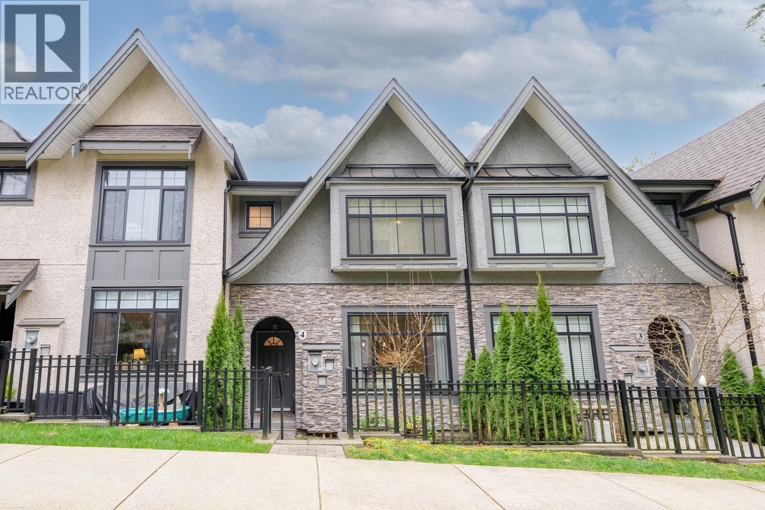 4 3406 ROXTON AVENUE