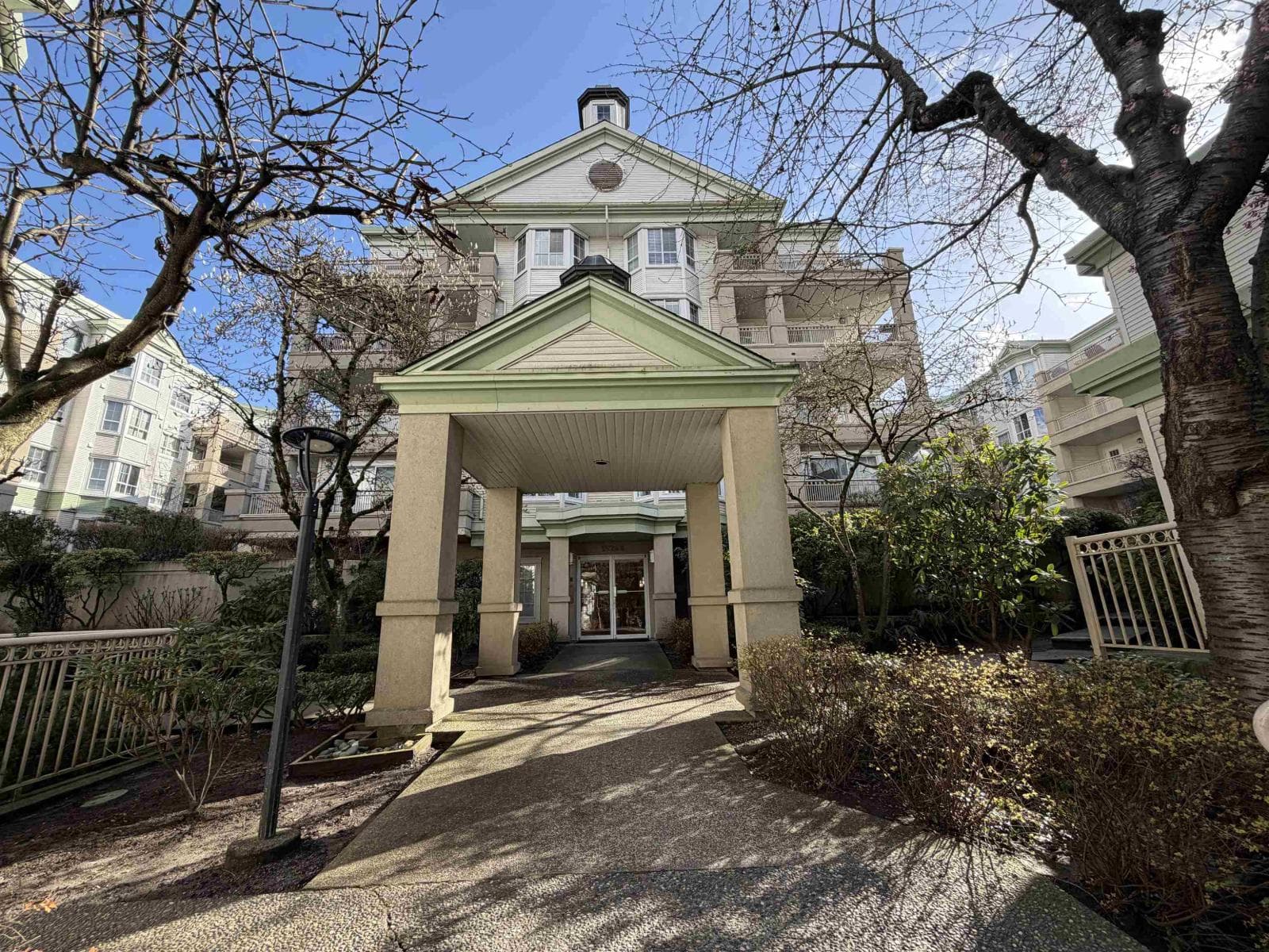 322 15268 105 AVENUE