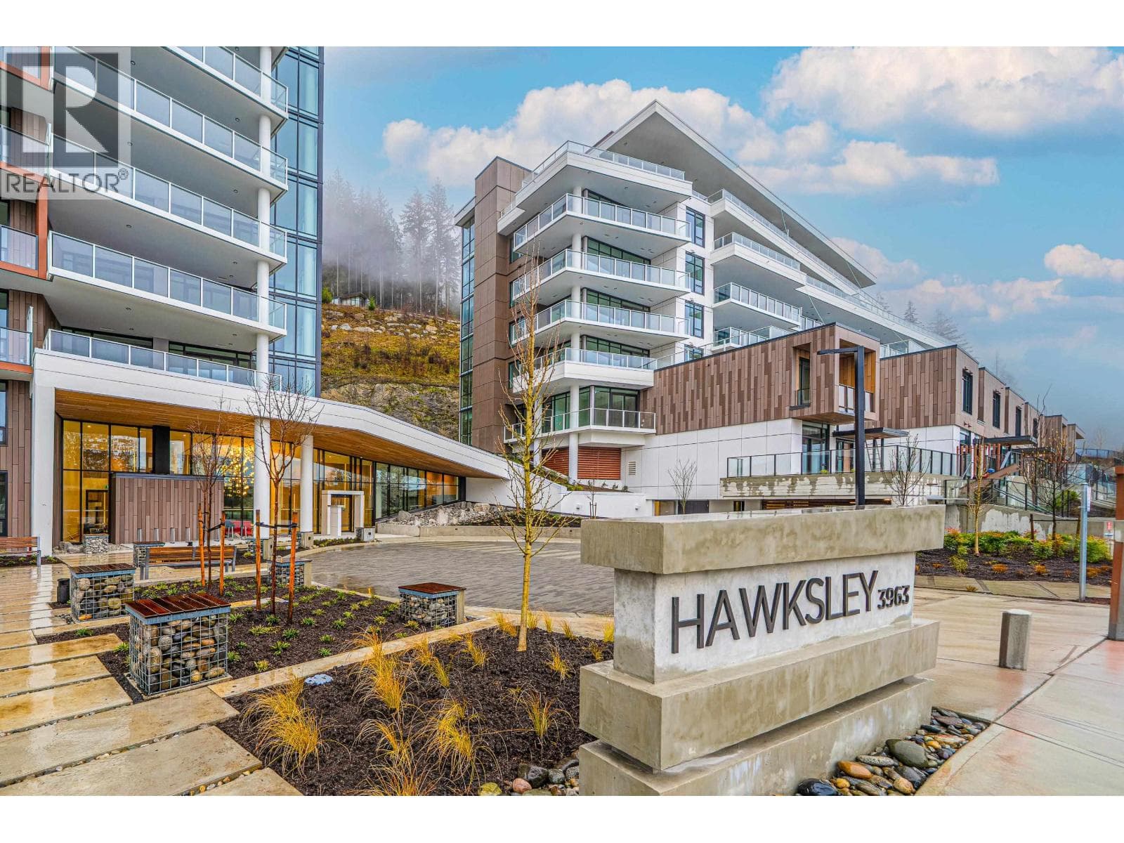 307 3963 UPLANDS WAY