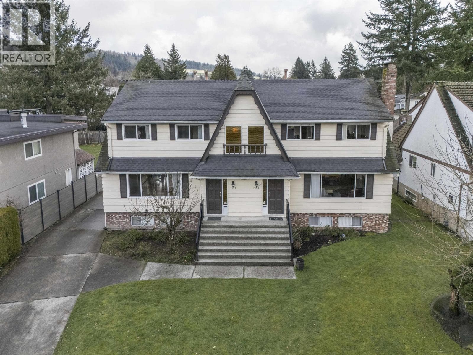 1570 1572 GILES PLACE