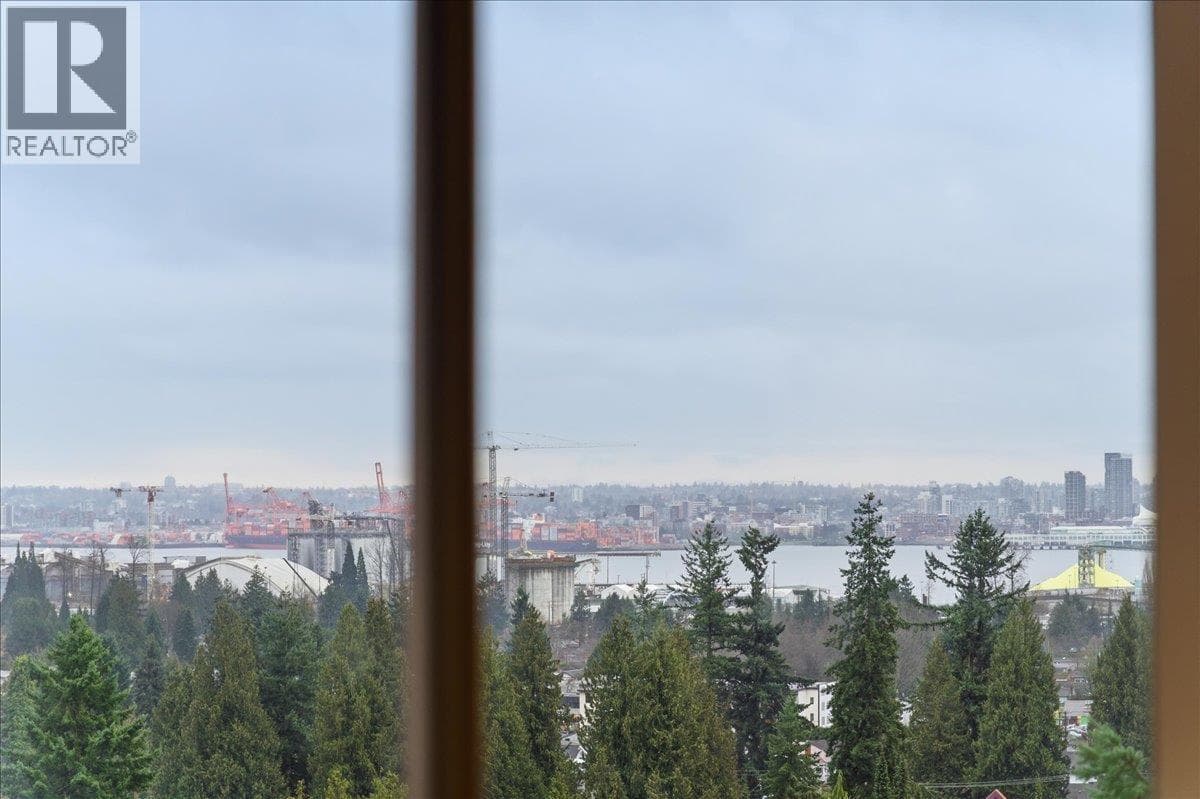 1301 2004 FULLERTON AVENUE