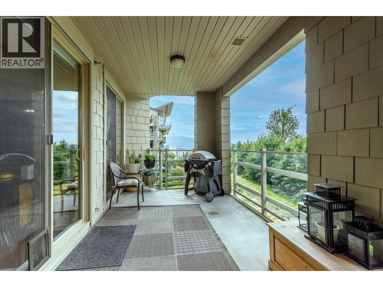 301 560 RAVEN WOODS DRIVE