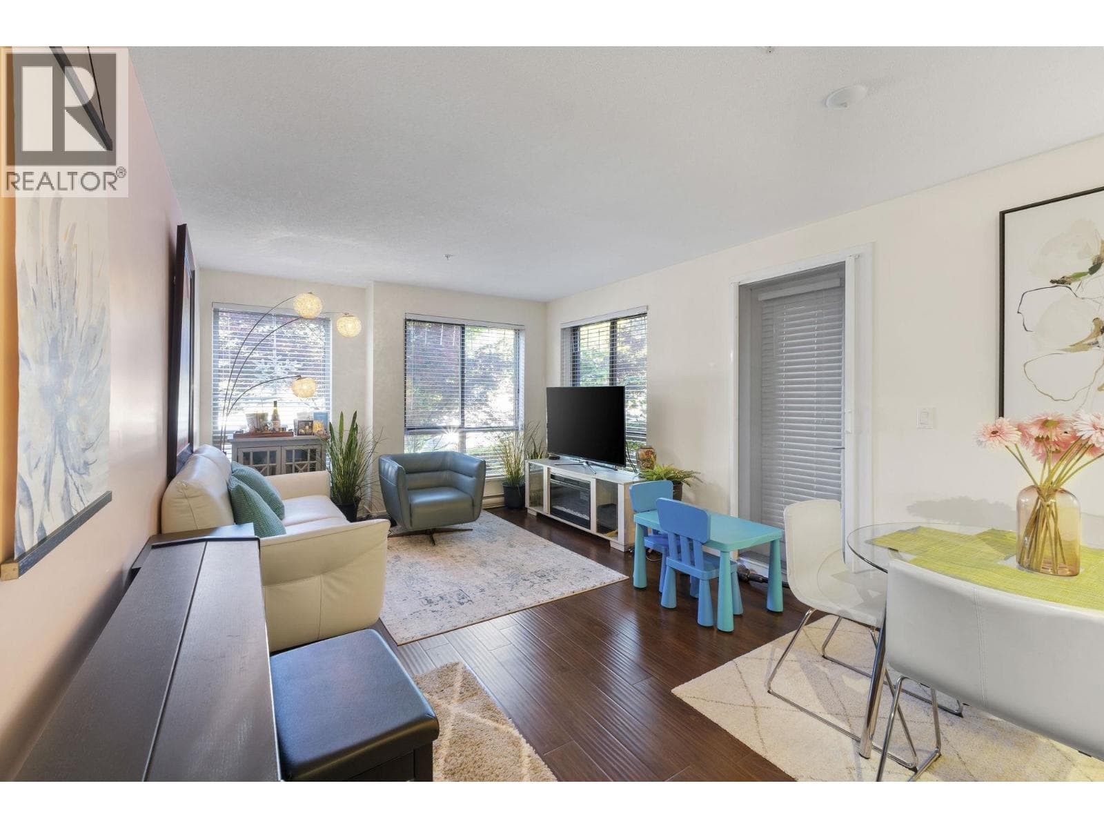 211 500 ROYAL AVENUE