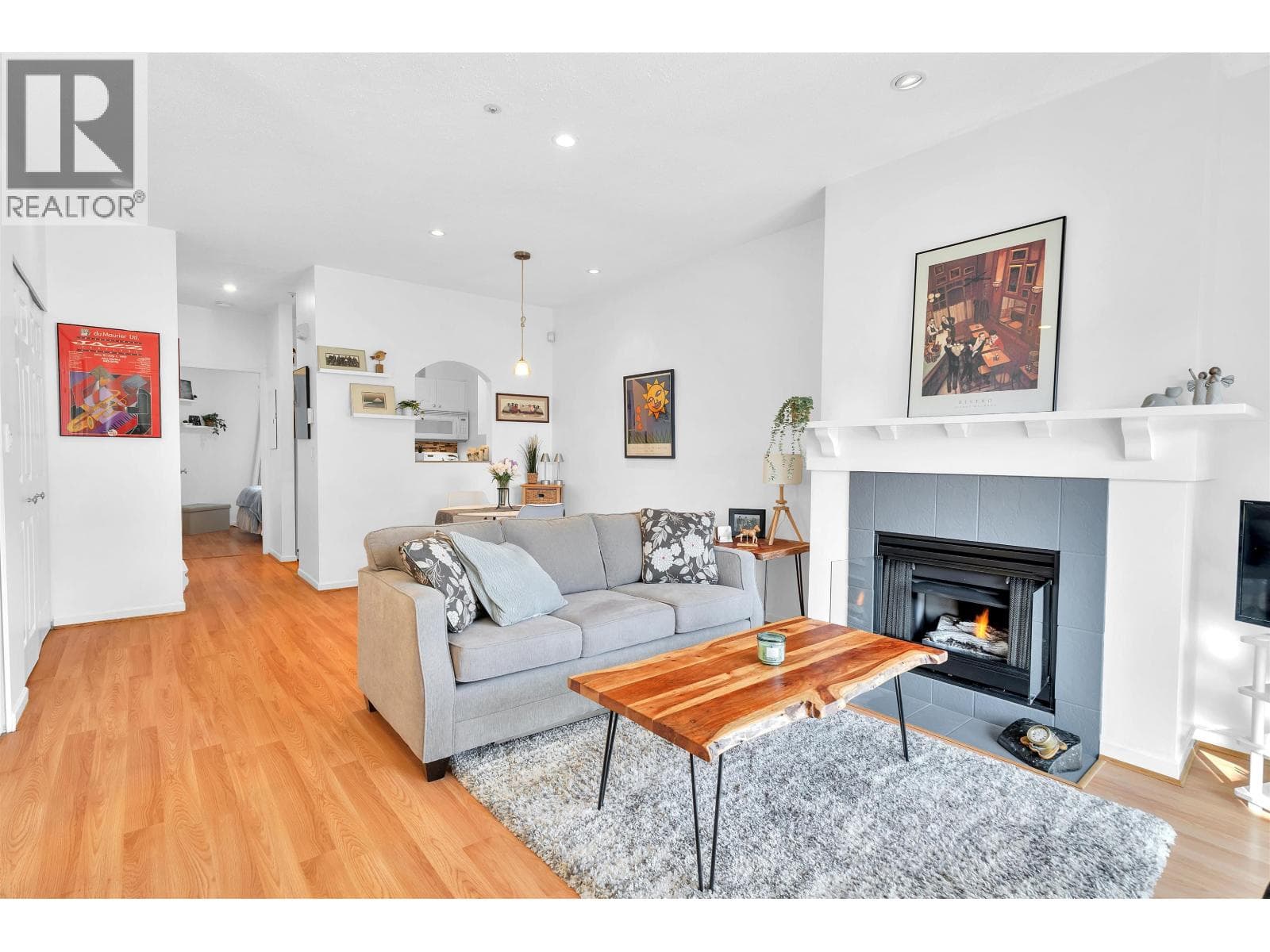 56 2422 HAWTHORNE AVENUE