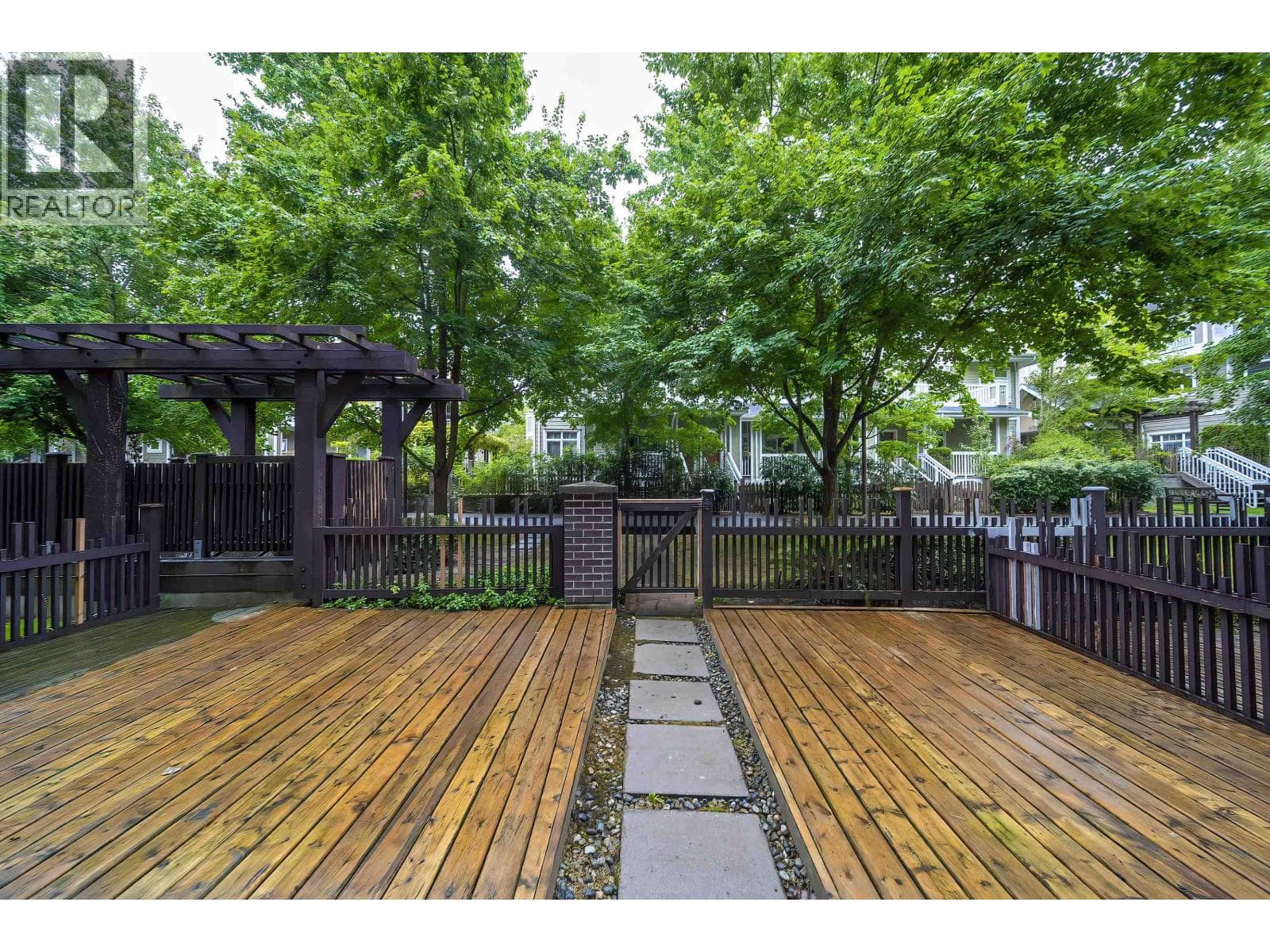 106 5665 IRMIN STREET