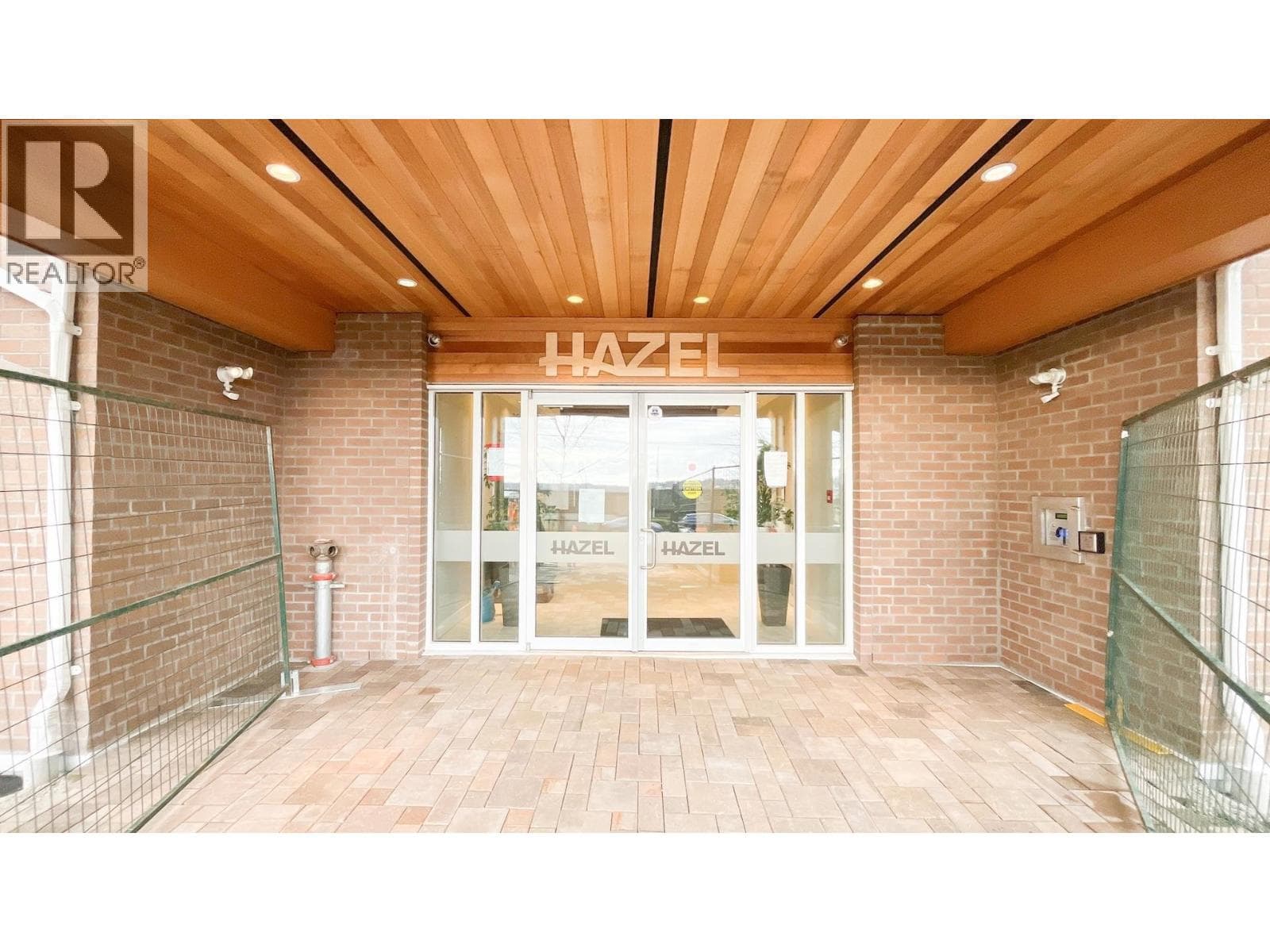 405 827 RODERICK AVENUE