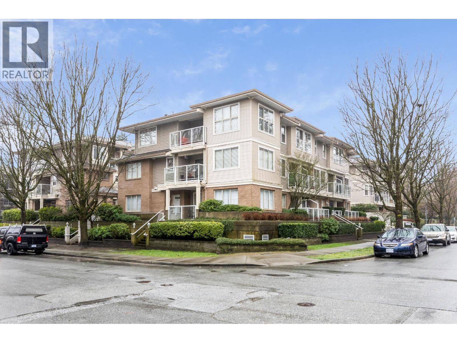 105 2432 WELCHER AVENUE