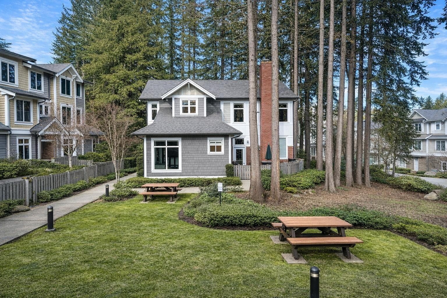 168 9718 161A STREET