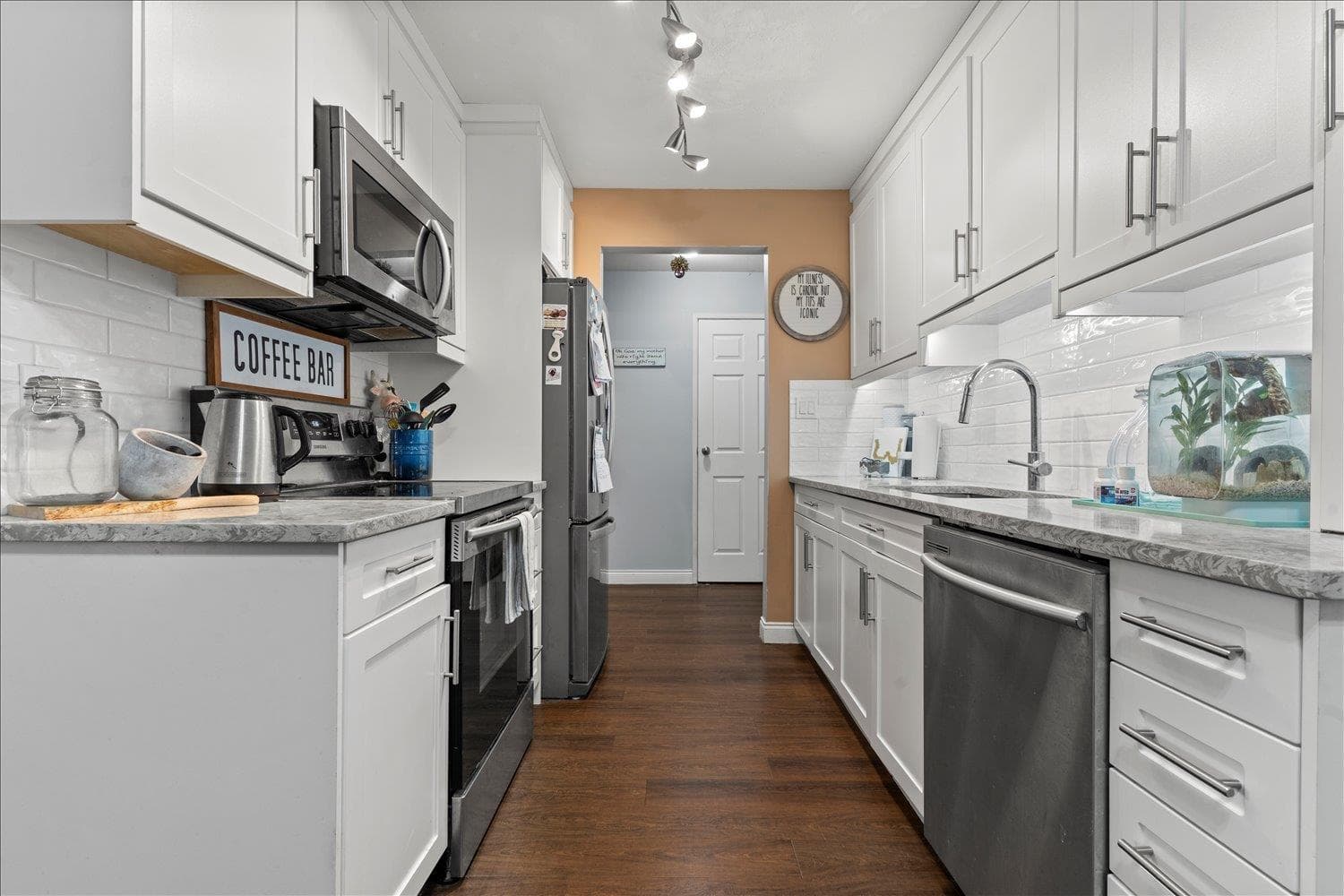 103 2567 VICTORIA STREET