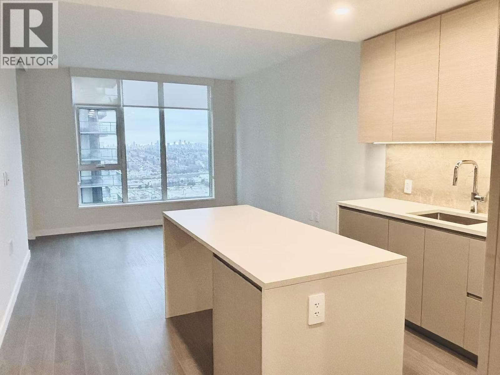 2804 4168 LOUGHEED HIGHWAY